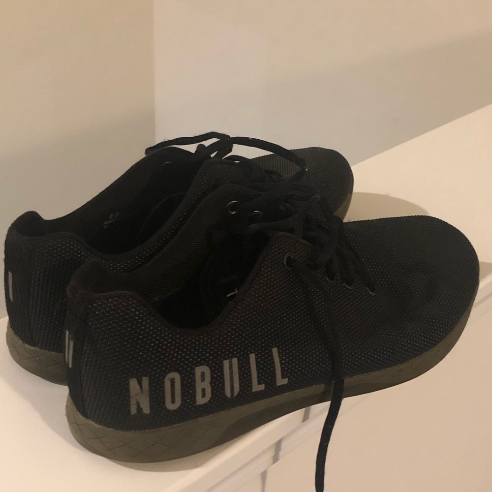 Nobull black/ivy green trainer good used condition